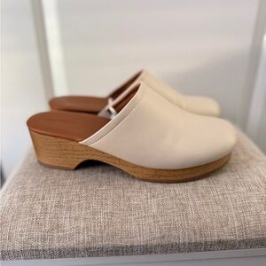 Universal Thread Tan and Brown Women's Mules